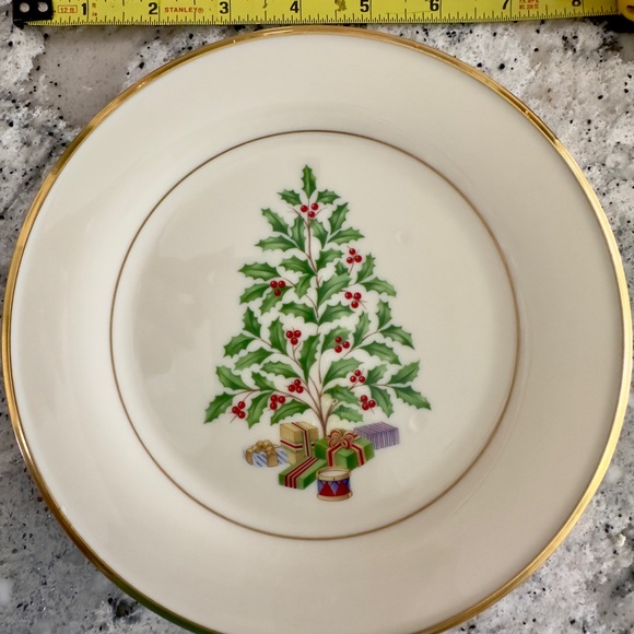Lenox HOLIDAY TREE Plate Gold Lenox Porcelain
Dimensions Collection-8”Plate - Picture 6 of 6